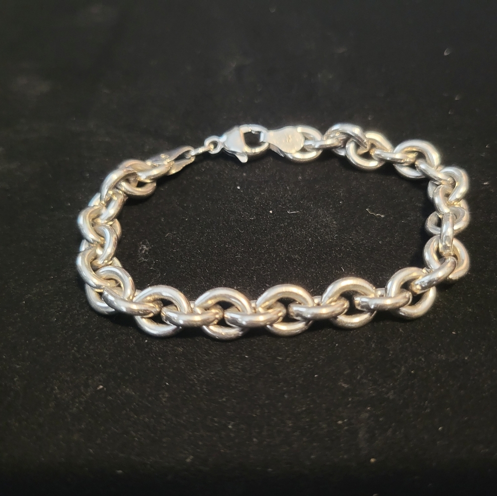 Sturdy sterling silver bracelet 7" long